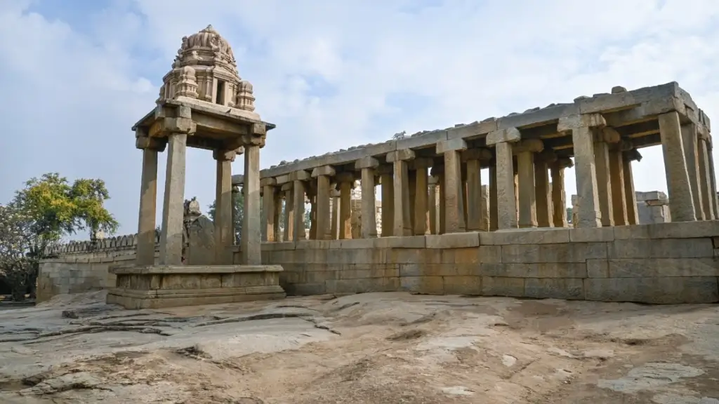 The Mysterious Hanging Pillar of Lepakshi The Mysterious Hanging Pillar of Lepakshi